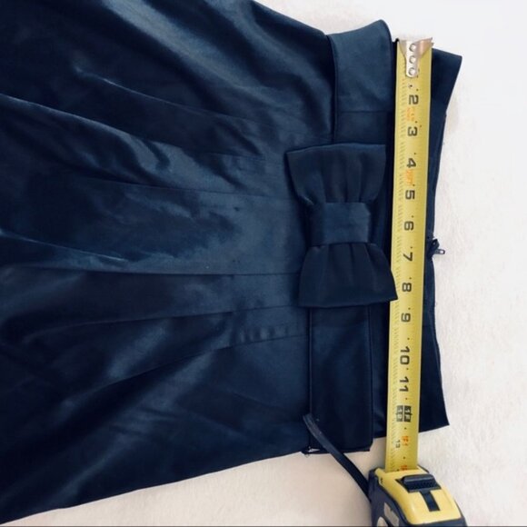 H&M Very Cute Black Skirt w/ Bow Sz 2 - Picture 6 of 6